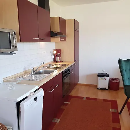 2 Raumwohnung Mit Sonniger Terrasse Und Seeblick Apartmán