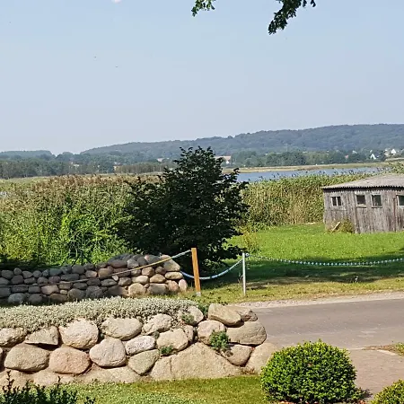 2 Raumwohnung Mit Sonniger Terrasse Und Seeblick *